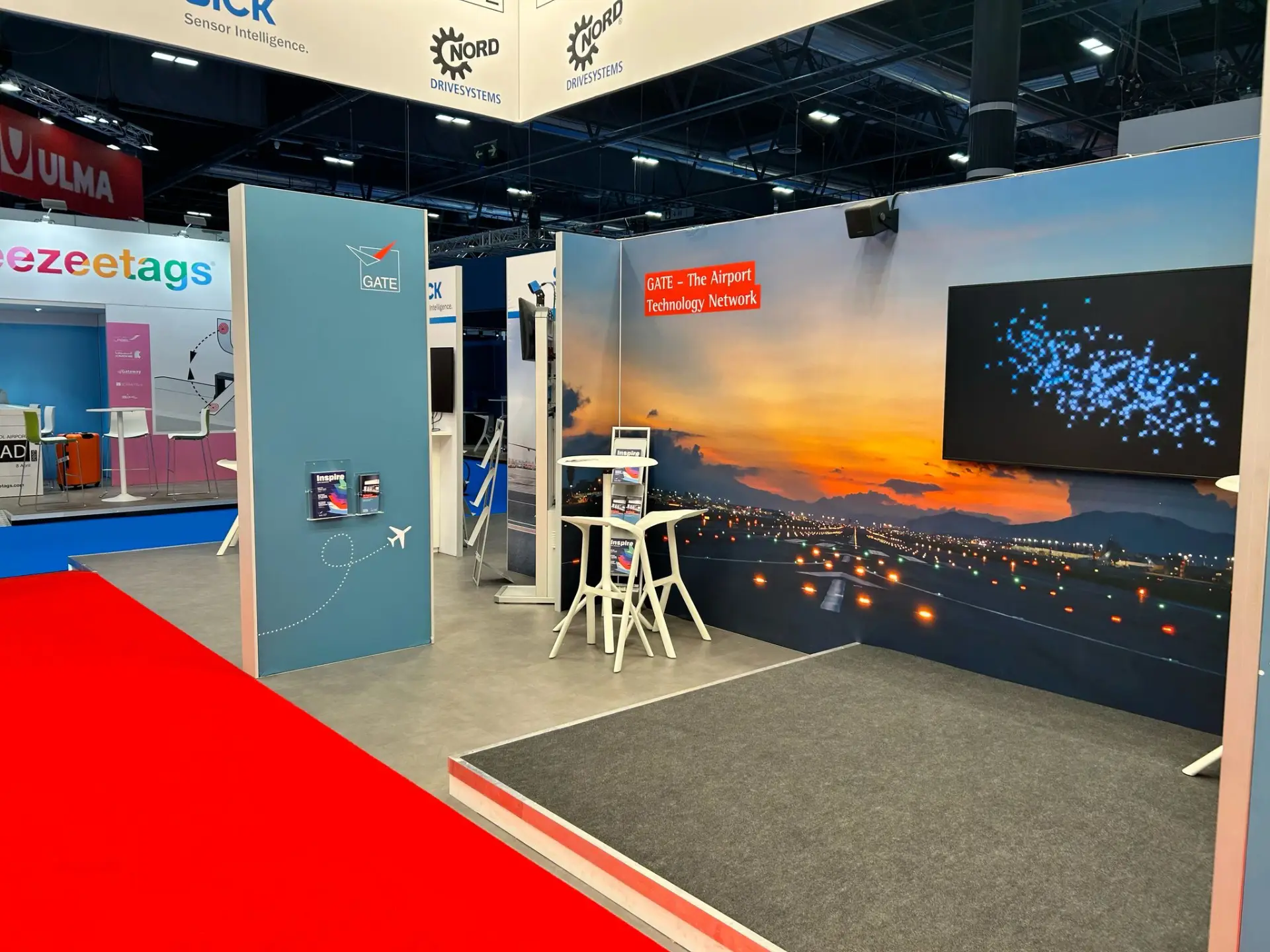 Stand modular de Aluvision montado con carpinteros y montadores profesionales